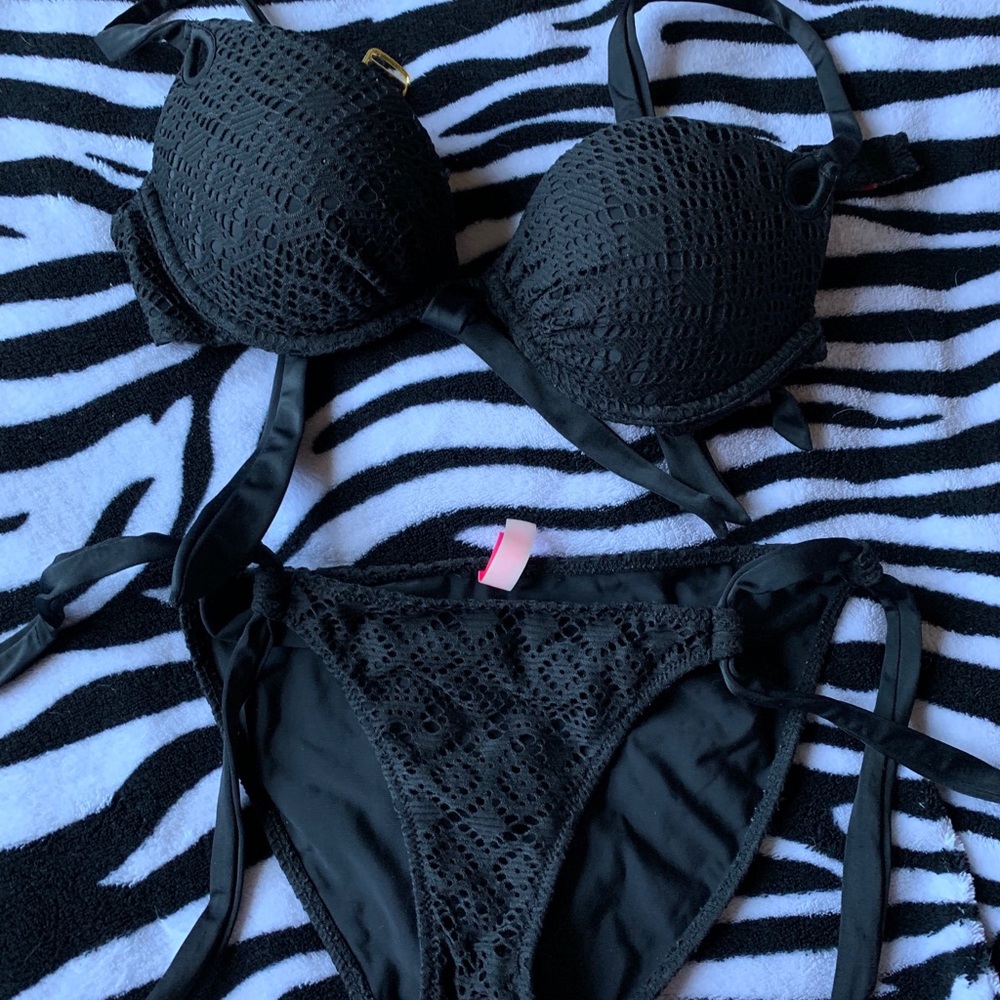 Pushup Black VS Bikini